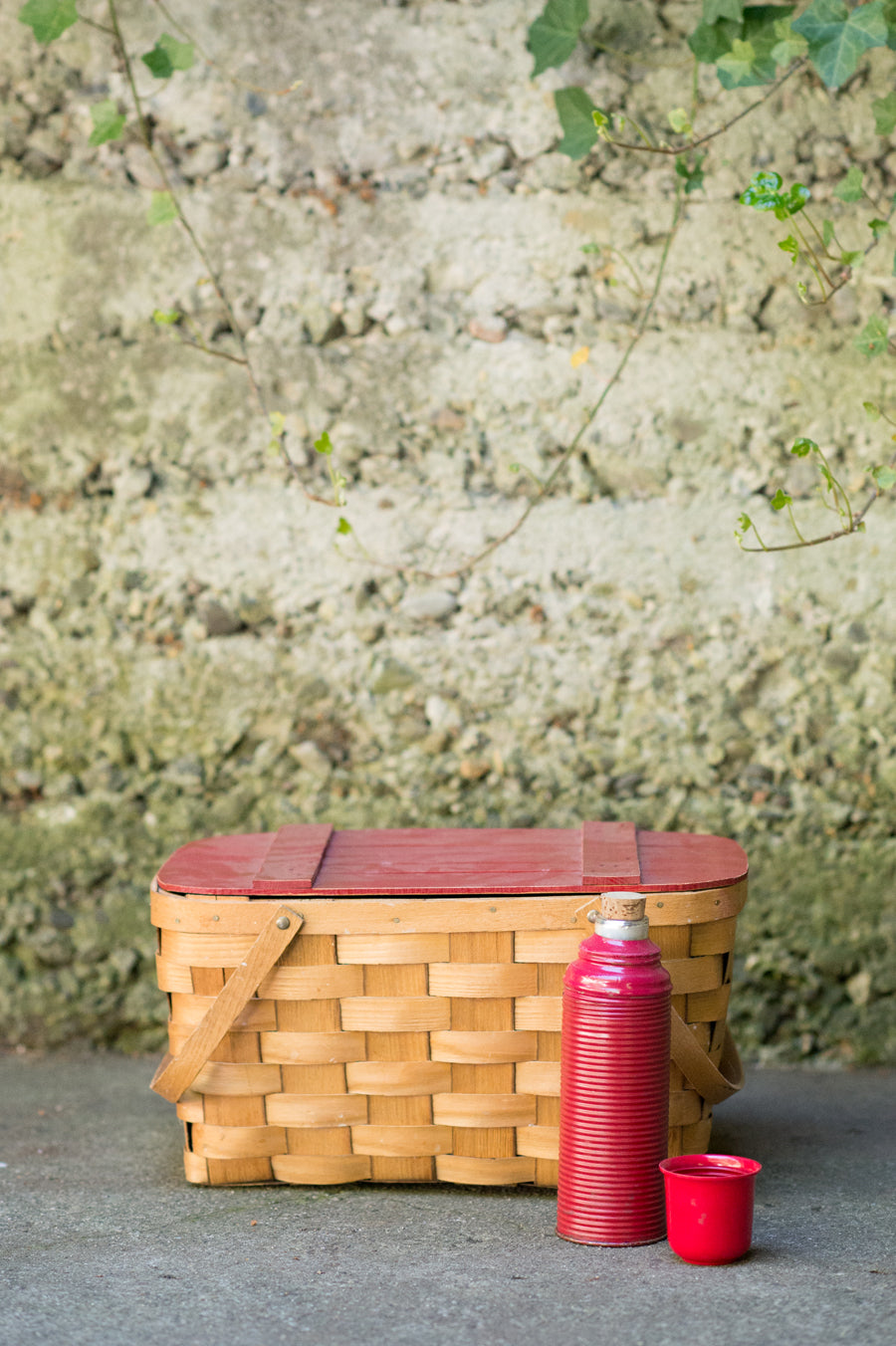 Retro Picnic Basket and Thermos - Seascape Flowers